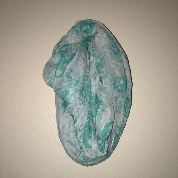 Urban Outfitters Infinity Scarf - Picture 1 of 3